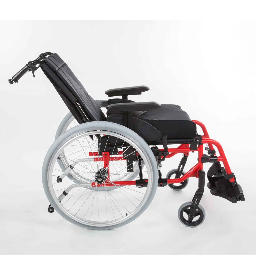 Invacare Action 4 NG Hemi- Rollstuhl fr Hemiplegiker- geringe Sitzhhe ab 38-5cm- Einhandantrieb oder Doppelgreifreifen mglich- individuell anpassbar