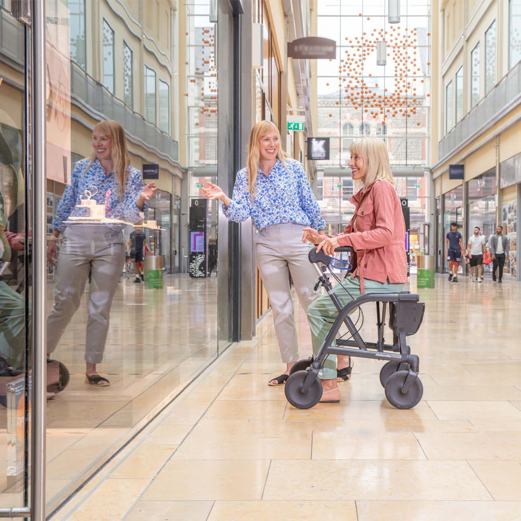 Invacare Dolomite Gloss 520 Rollator- Benutzergrsse 140-165 cm- Leichtgewicht nur 6-3kg- extra ergonomisch durch nach vorne gerichtete Griffe- bis 160kg unter Rollator (alle Modelle) > Rollator  Leichtgewicht modern > Invacare > -Shop - Invacare