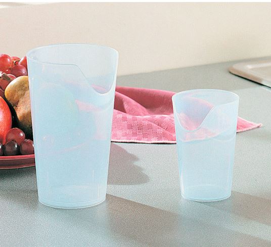 Trinkbecher Nosey- transparent- Becher mit Nasenaussparung- verschiedene Grössen (ml) unter Ess- und Trinkhilfen > Russka-Bertram